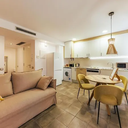 Bravissimo Mercadal, One-bedroom Sofa Bed Apartment Girona